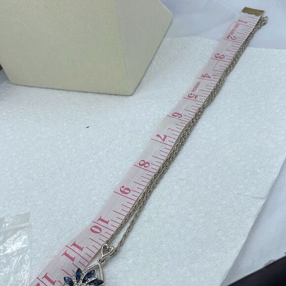 Sapphire CZ’ large flower pendant on a long 21” rope chain - Picture 7 of 10